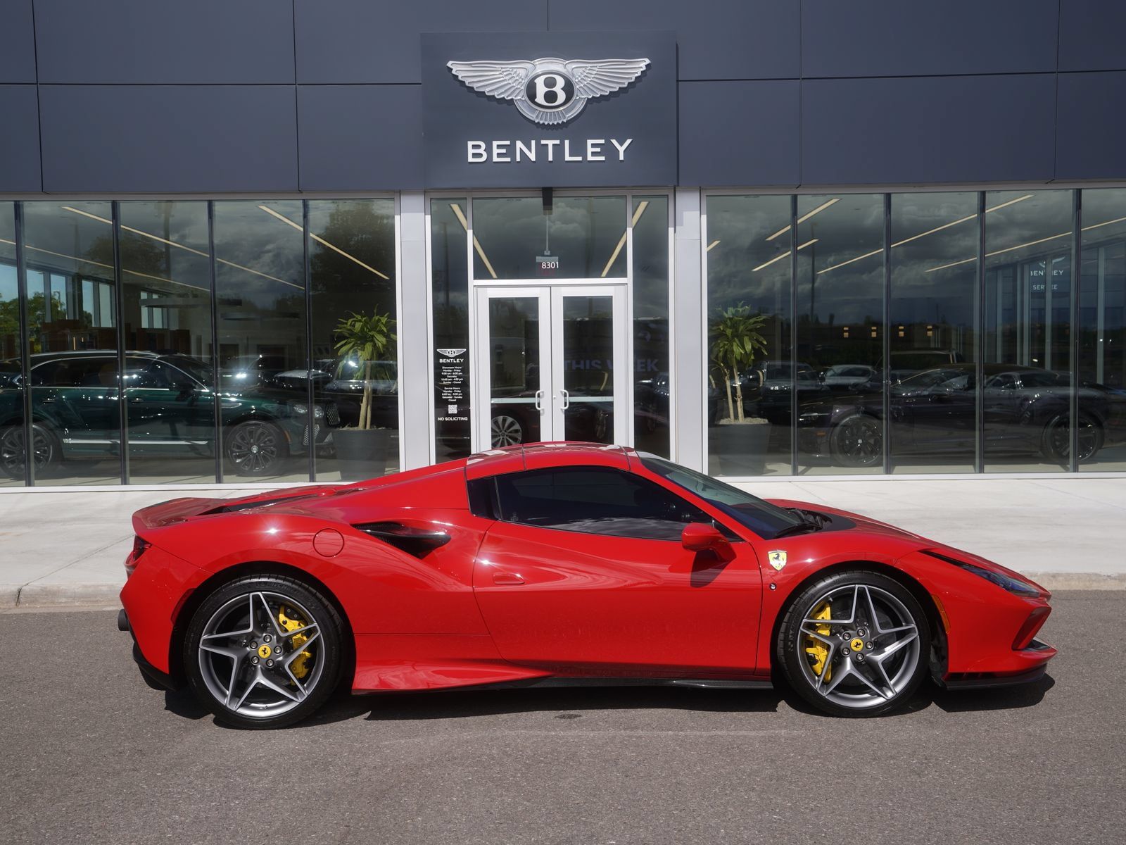Used 2023 Ferrari F8 Tributo RWD image 30