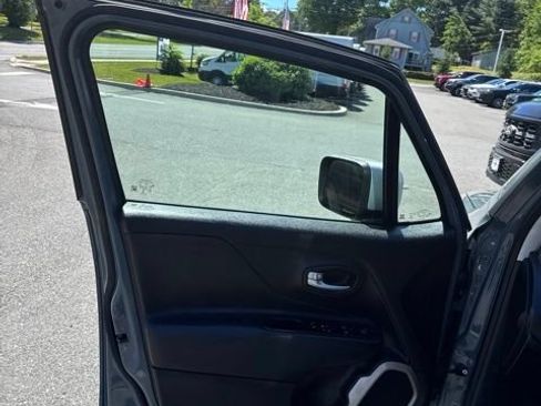 Used 2017 Jeep Renegade Limited AWD/4WD image 16