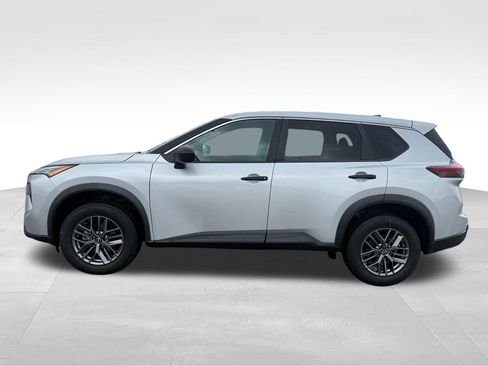 Used 2024 Nissan Rogue S AWD/4WD image 2