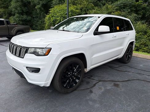 Certified 2018 Jeep Grand Cherokee Altitude RWD image 2