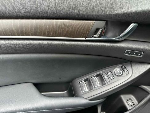 Used 2018 Honda Accord Touring image 13