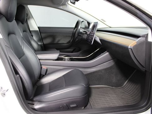 Used 2019 Tesla Model 3 Standard Range Plus image 10