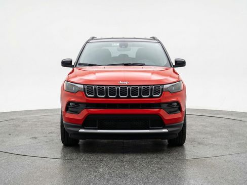 Used 2025 Jeep Compass Limited image 2
