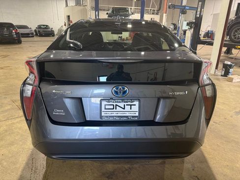 Used 2017 Toyota Prius Three w/ Advanced Technology Package image 5