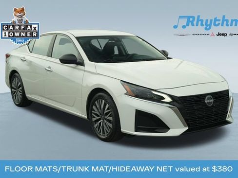 Used 2025 Nissan Altima 2.5 SV FWD image 1