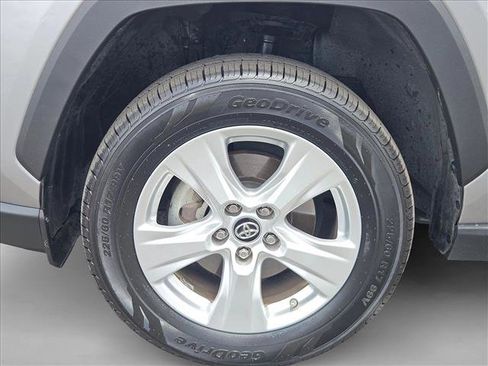 Used 2019 Toyota RAV4 XLE w/ Convenience Package FWD image 30