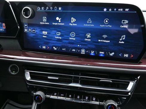 Used 2024 Chevrolet Traverse Z71 image 38