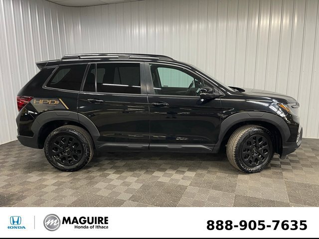 Used 2023 Honda Passport TrailSport image 2