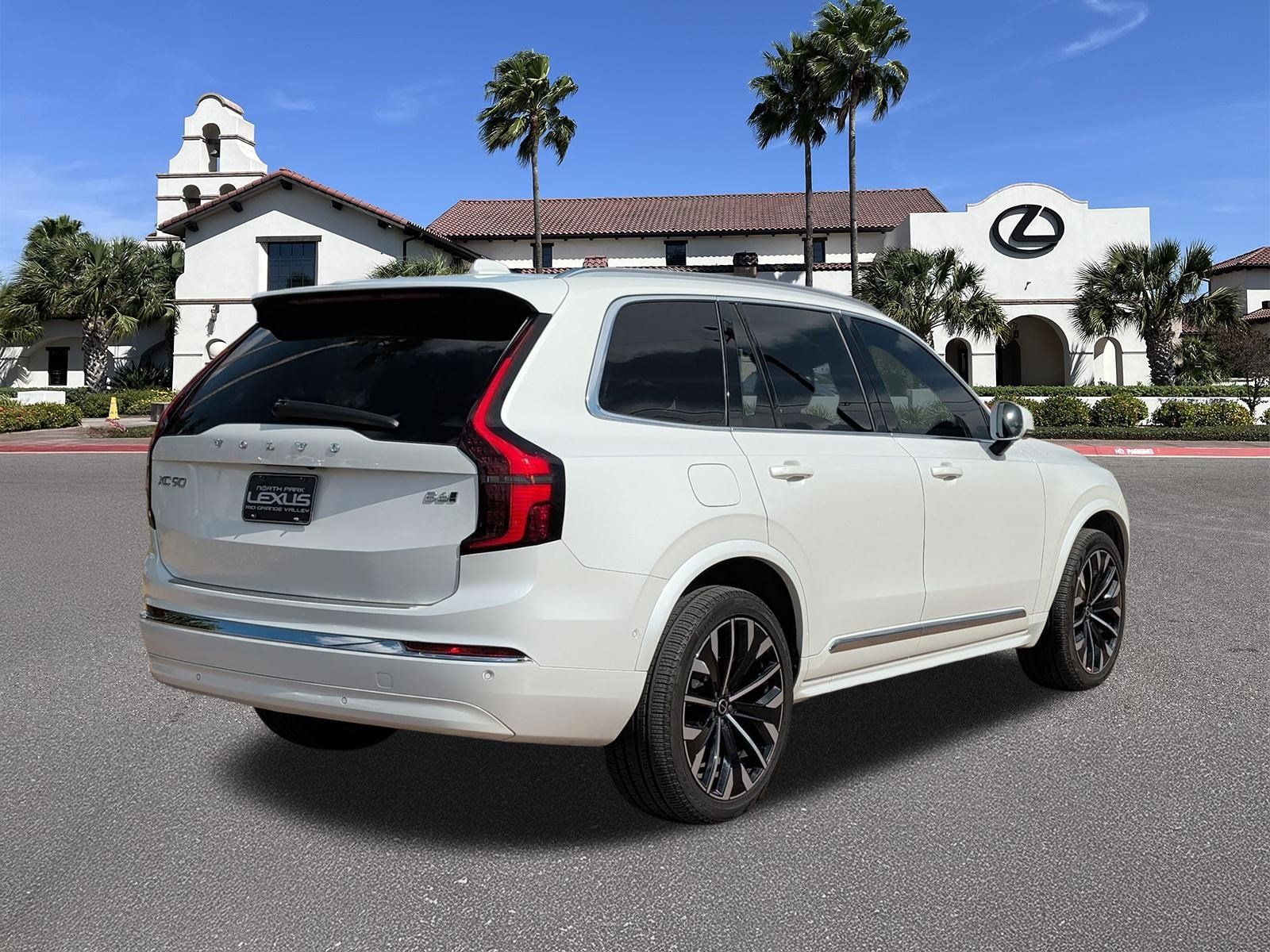 Used 2026 Volvo XC90 B6 Plus w/ Protection Package Premier AWD/4WD image 2