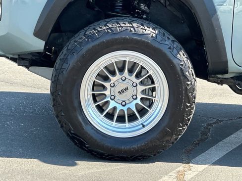 Used 2022 Toyota Tacoma TRD Off-Road w/ TRD Premium Off Road Package image 25