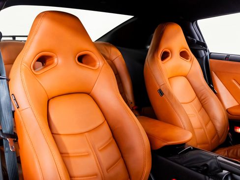 Used 2021 Nissan GT-R Premium image 33