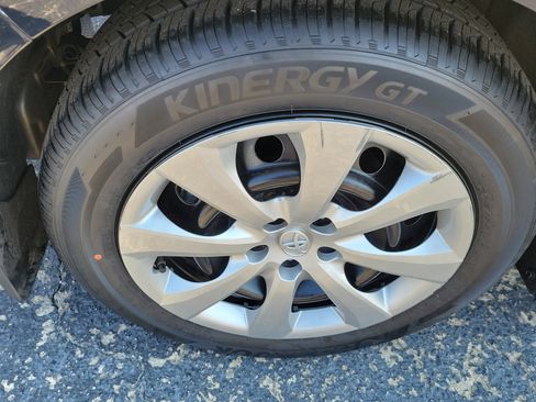 Used 2025 Toyota Corolla LE image 7