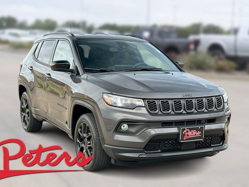 Used 2024 Jeep Compass Latitude w/ Convenience Group image 1