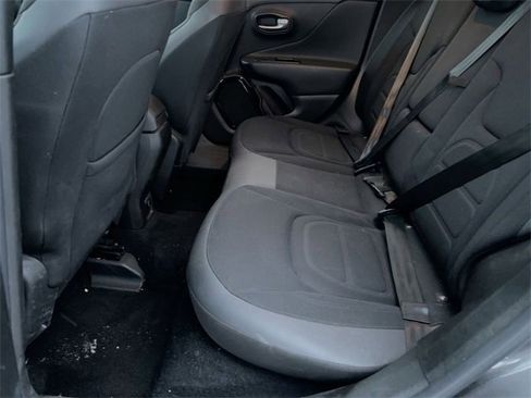 Used 2016 Jeep Renegade Latitude image 25