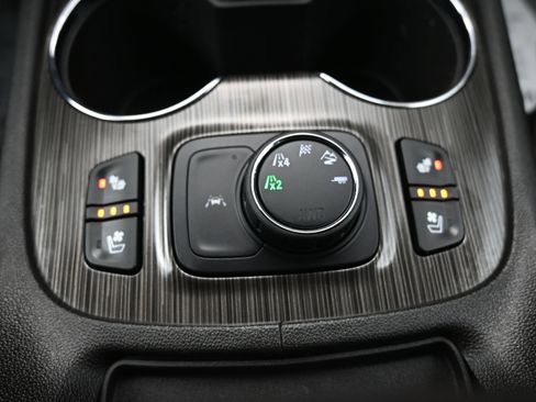 Used 2023 GMC Acadia SLT w/ Technology Package AWD/4WD image 21