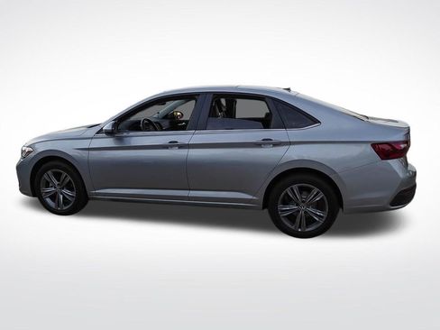 Used 2023 Volkswagen Jetta SE FWD image 2