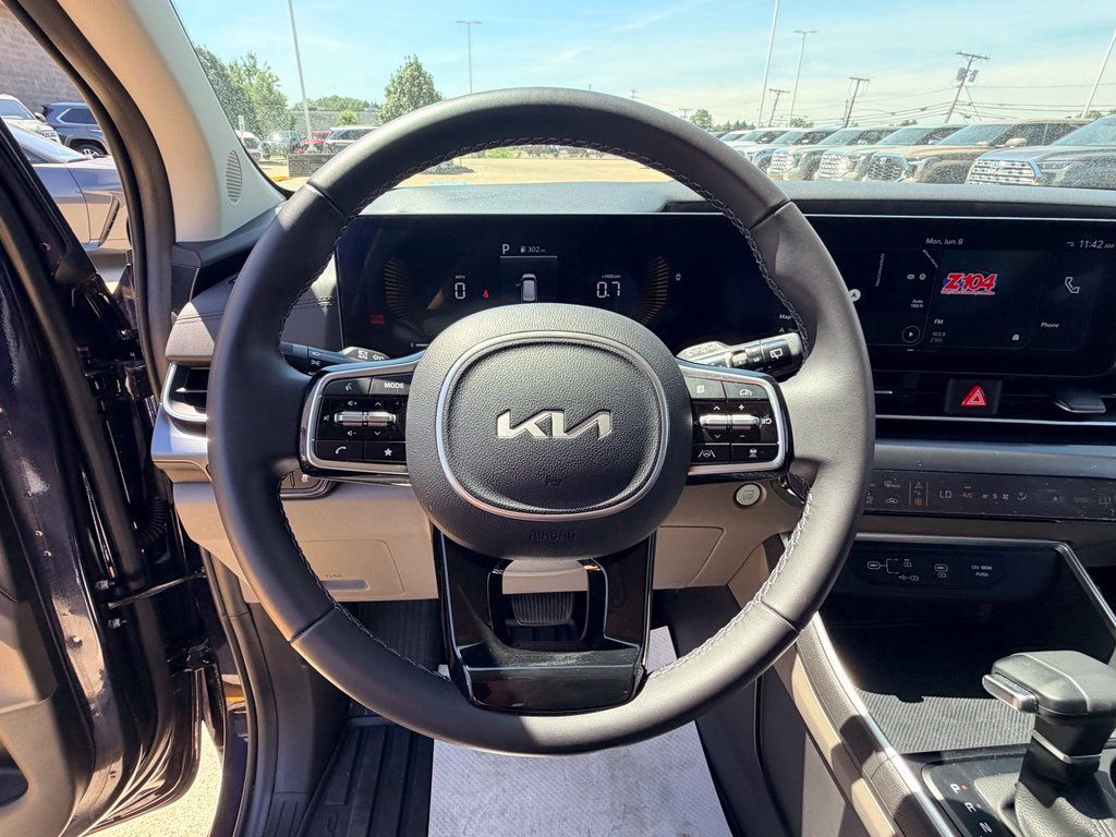 Used 2026 Kia Carnival FWD image 13