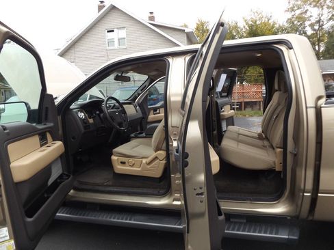 Used 2013 Ford F150 XLT w/ Mid Equipment Group AWD/4WD image 12