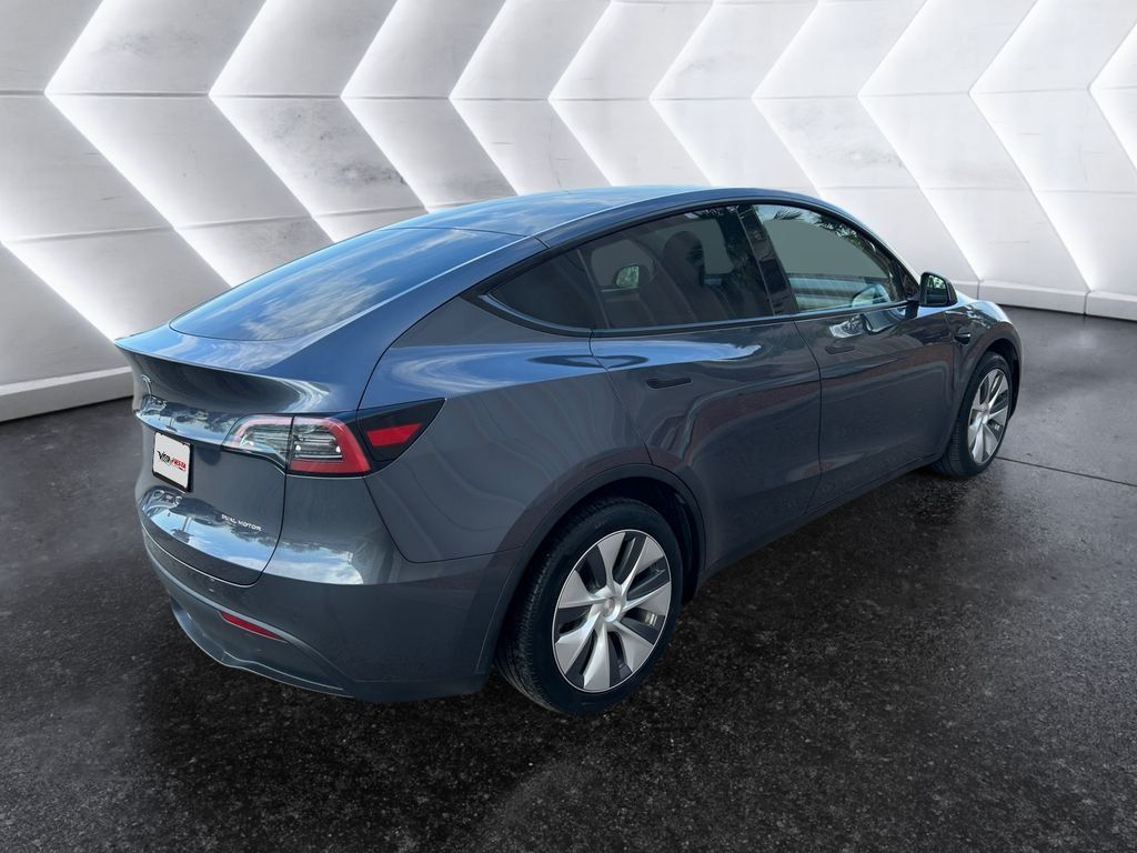 Used 2023 Tesla Model Y Long Range AWD/4WD image 4