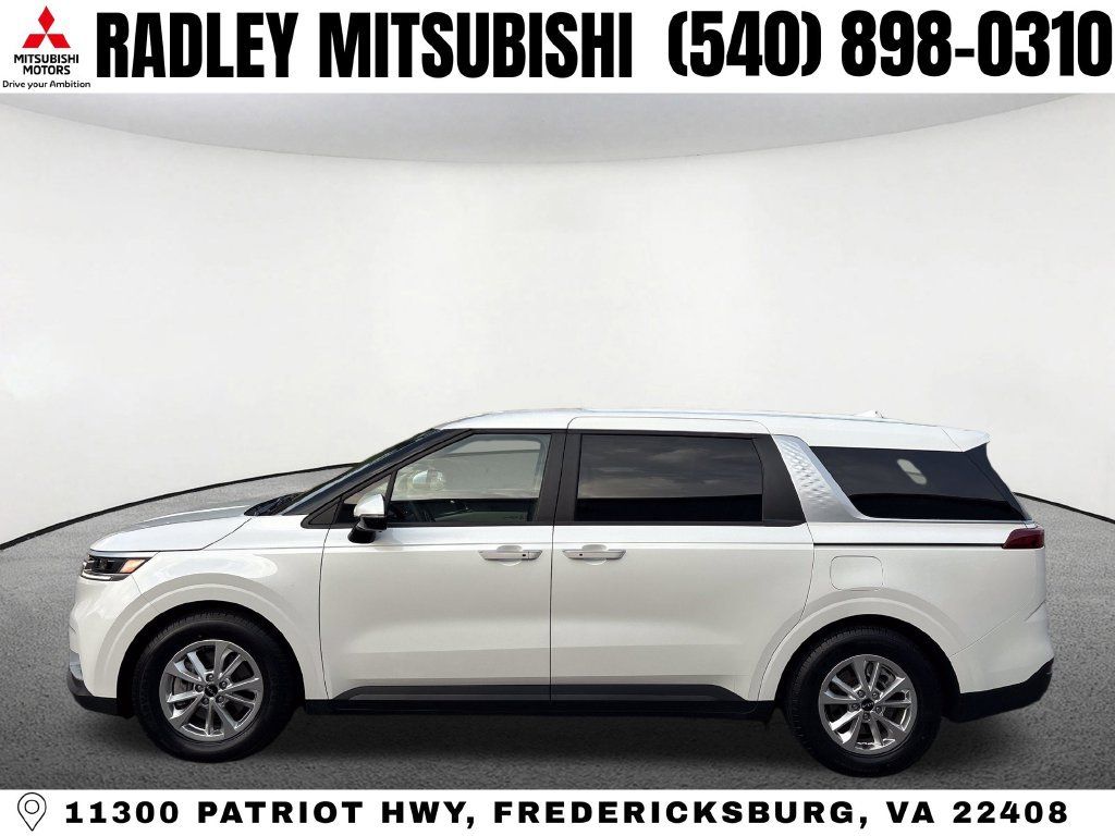 Used 2023 Kia Carnival LX FWD image 16