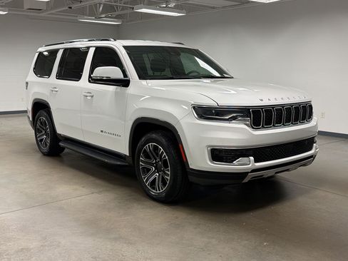 Used 2022 Jeep Wagoneer Series III AWD/4WD image 6