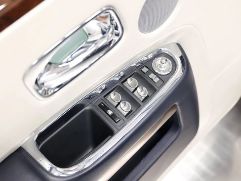 Used 2015 Rolls-Royce Ghost RWD image 12