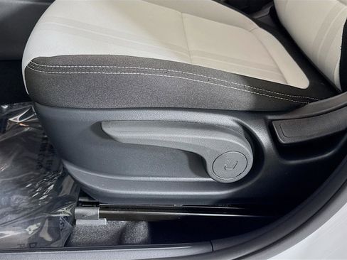 Certified 2025 Hyundai Venue SEL image 20