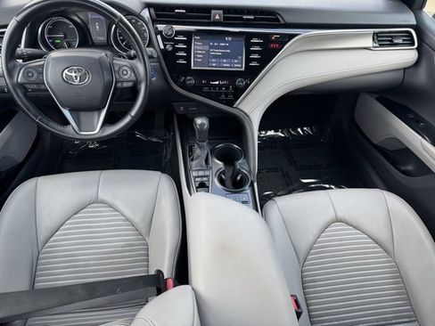 Certified 2018 Toyota Camry SE image 10