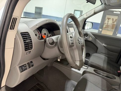 Used 2019 Nissan Frontier Desert Runner image 12