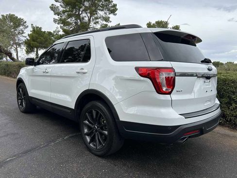 Used 2018 Ford Explorer XLT w/ Equipment Group 202A image 3