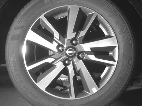 Used 2025 Nissan Versa SV image 15