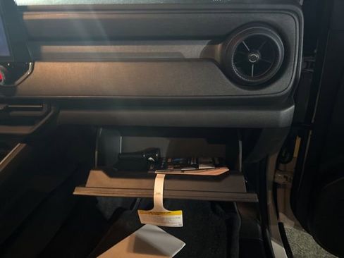 New 2026 Chevrolet Colorado Trail Boss w/ Off-Road Front Bumper Package AWD/4WD image 33
