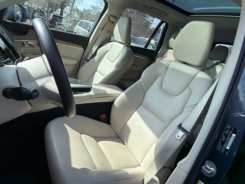 Certified 2023 Volvo XC90 B5 Plus w/ Protection Package Premier image 25