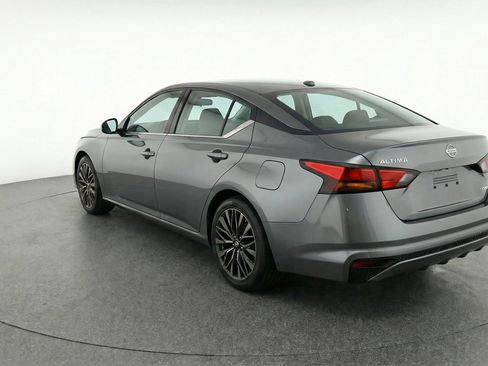 Used 2025 Nissan Altima 2.5 SV image 5
