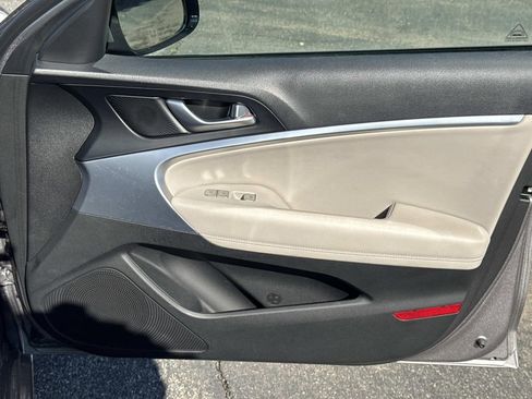 Used 2023 Genesis G70 2.0T image 26