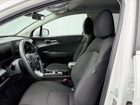 Used 2023 Kia Sportage LX image 14