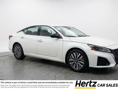 Used 2025 Nissan Altima 2.5 SV image 1