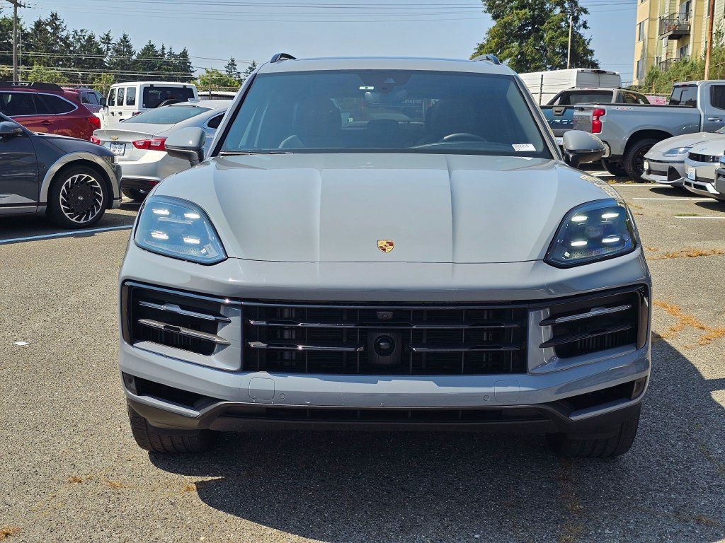 Used 2024 Porsche Cayenne AWD/4WD image 2