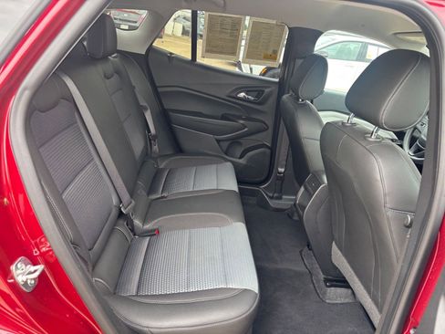 Used 2025 Chevrolet Trax LT FWD image 24