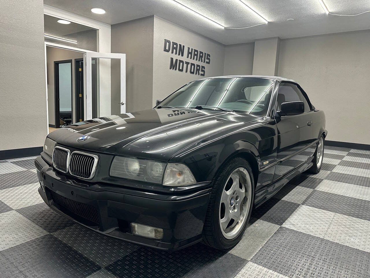 Used 1997 BMW 328i Convertible RWD image 3
