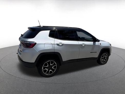 Used 2025 Jeep Compass Trailhawk AWD/4WD image 12