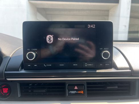 Used 2023 Honda Pilot LX image 12