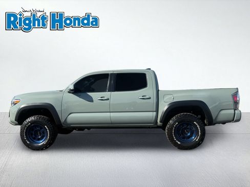 Used 2023 Toyota Tacoma TRD Off-Road w/ Advanced Technology Package AWD/4WD image 3