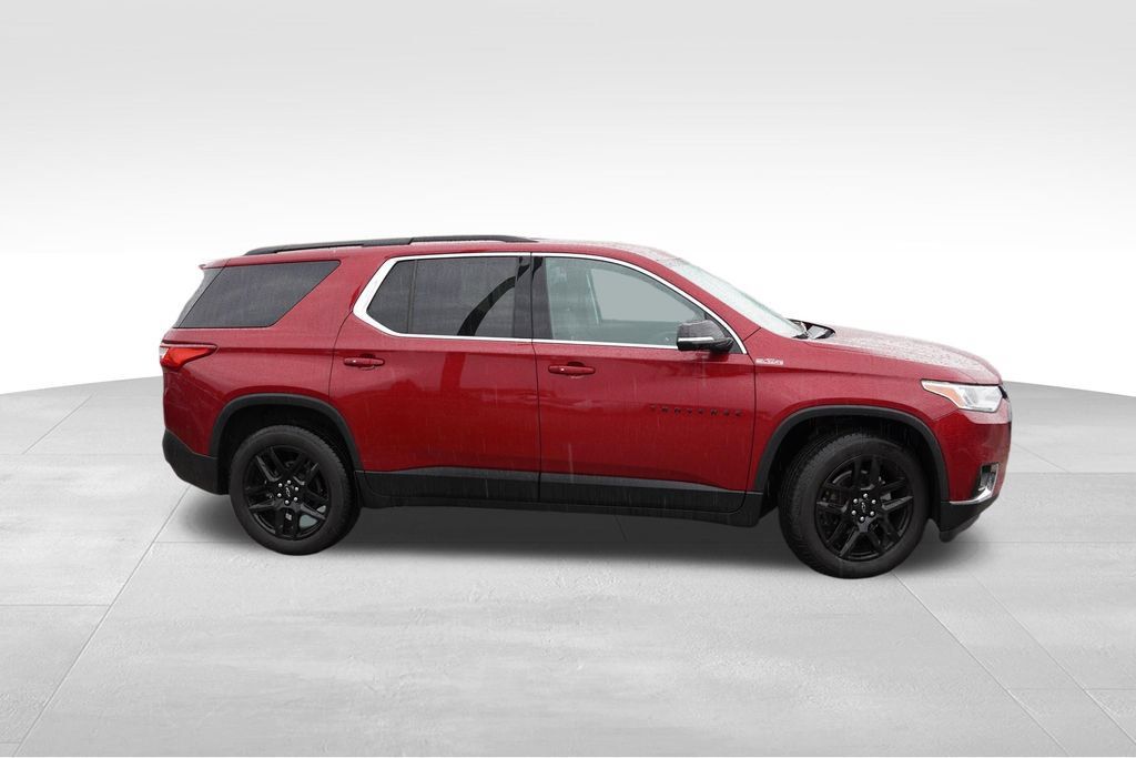 Used 2019 Chevrolet Traverse LT w/ LPO, Blackout Package AWD/4WD image 2