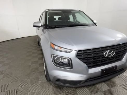 Used 2025 Hyundai Venue SE FWD image 12