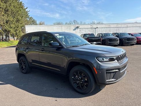 New 2026 Jeep Grand Cherokee Altitude AWD/4WD image 2