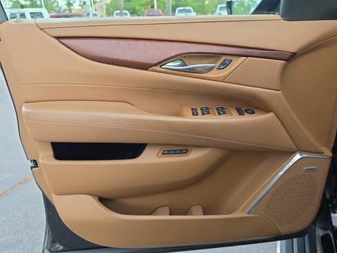 Used 2017 Cadillac Escalade Platinum AWD/4WD image 9