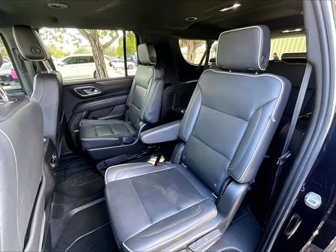 Used 2021 Chevrolet Suburban Premier image 25