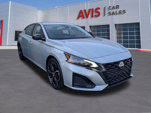 Used 2025 Nissan Altima 2.5 SR image 3