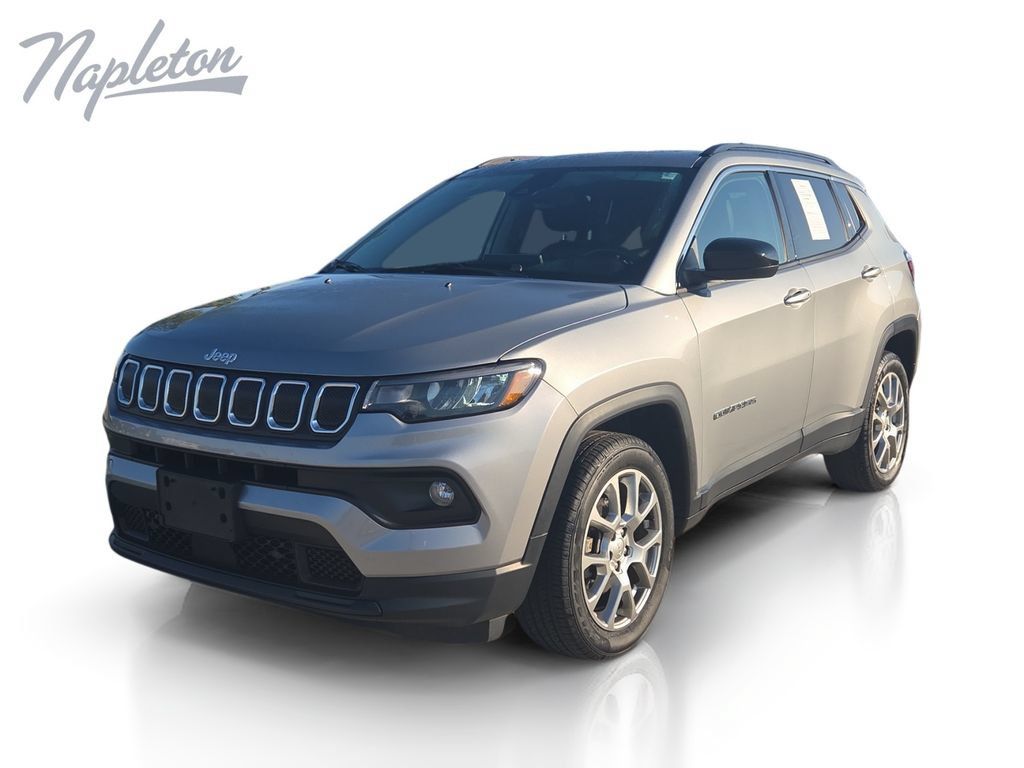 Used 2022 Jeep Compass Latitude w/ Sun and Sound Group AWD/4WD image 1